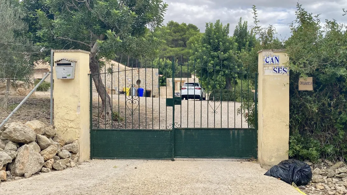 Los vecinos de Esporlas (Mallorca) denuncian que hay un chalet alquilado que alberga sin licencia a menas argelinos