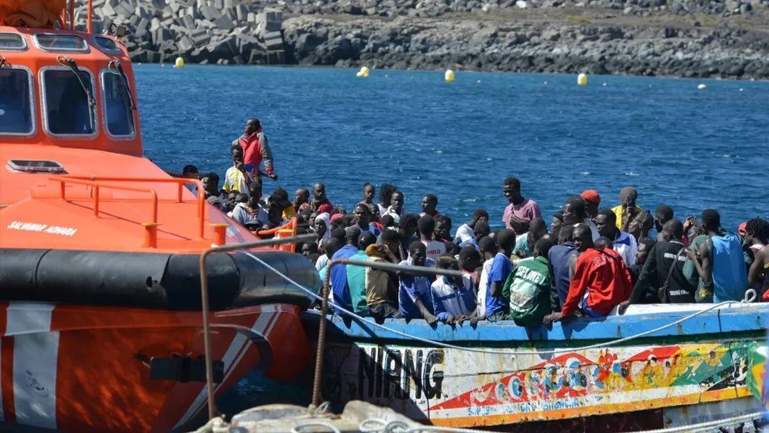 La cifra se eleva a 440 los inmigrantes llegados en cinco cayucos a Canarias durante el viernes y este sábado