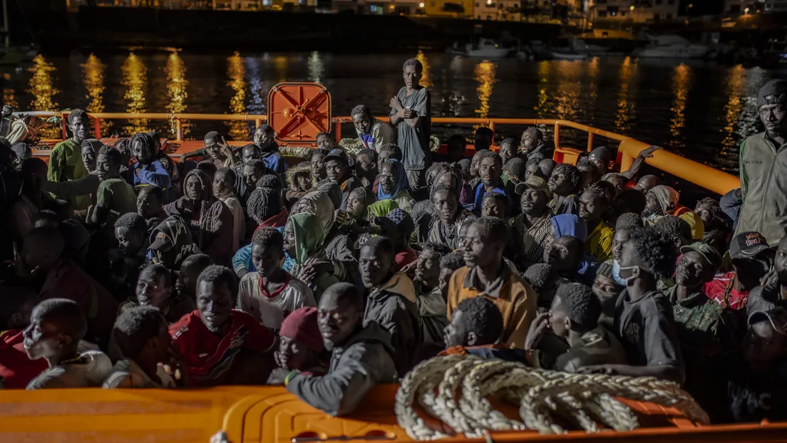 Salvamento Marítimo traslada a El Hierro un tercer cayuco con 63 inmigrantes