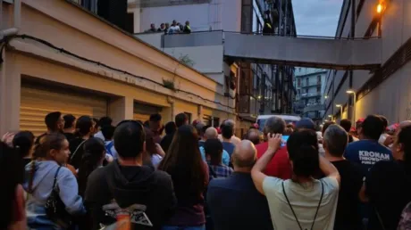 Protestas con más de 300 personas frente a un local okupado por magrebíes en Guipúzcoa ante una oleada de robos con violencia - octubre 2024