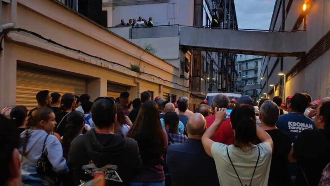 Protestas con más de 300 personas frente a un local okupado por magrebíes en Guipúzcoa ante una oleada de robos con violencia