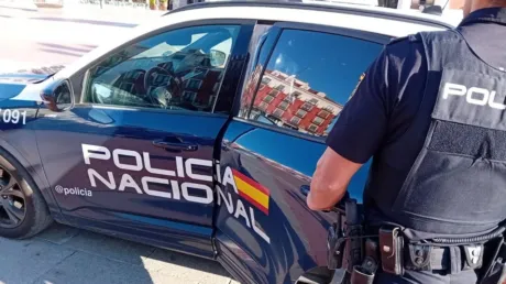 Condenan a un marroquí por romper varios retrovisores, quemar seis papeleras y agredir a dos policías en San Andrés del Rabanedo - diciembre 2024