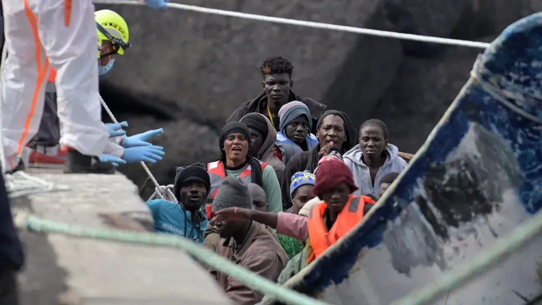 Un cayuco con 23 inmigrantes senegaleses llega por sus propios medios a El Hierro