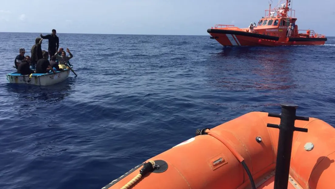 Una segunda patera eleva a 57 el número de inmigrantes llegados hoy a Alicante en dos pateras