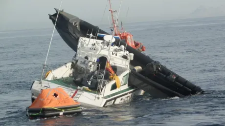 Dos guardias civiles heridos y un magrebí fallecido tras embestir a una embarcación de la Guardia Civil con una narcolancha - noviembre 2024