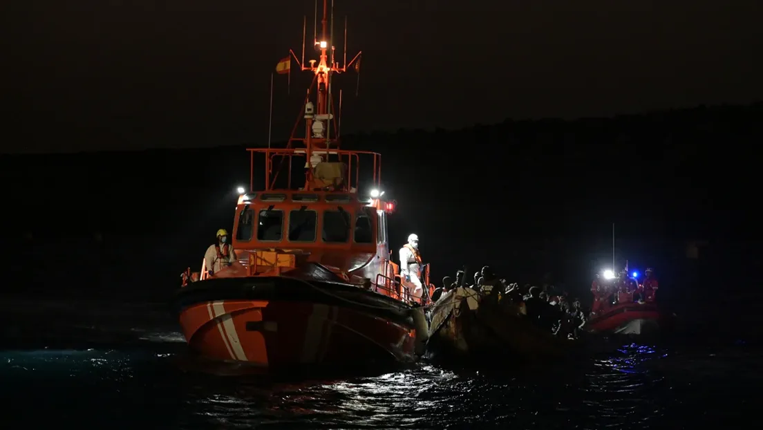 Tres nuevos cayucos con un total de 254 inmigrantes llegaron este viernes a última hora a Canarias