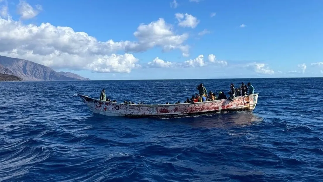 Un nuevo cayuco con 33 inmigrantes fue interceptado en Tenerife durante el mediodía de este viernes