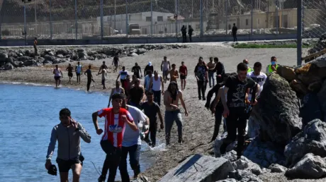 Nuevos intentos de entrada a Ceuta: Hasta 20 menas marroquíes han logrado cruzar el mar a nado este sábado - noviembre 2024