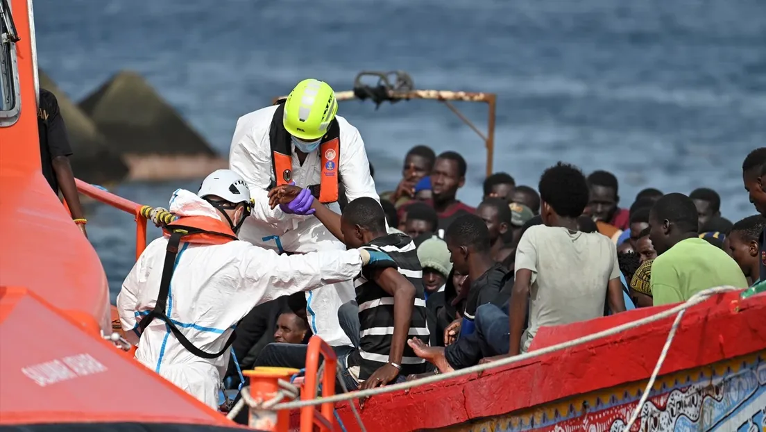 Cuatro cayucos con 265 inmigrantes subsaharianos llegaron este pasado jueves a El Hierro y Tenerife