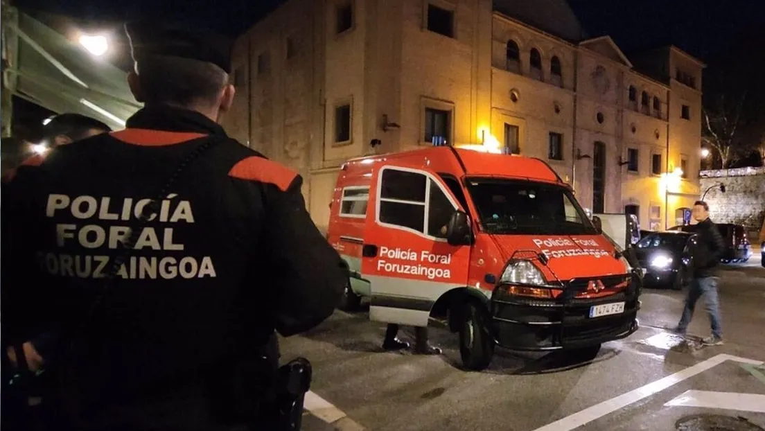 Arrestado un inmigrante magrebí en Pamplona tras robar abrigos y herir a cuatro policías con una botella rota