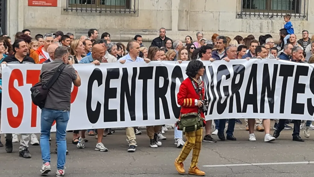 Más de 300 personas protestaron el viernes en León contra un centro de menas en Villarrodrigo