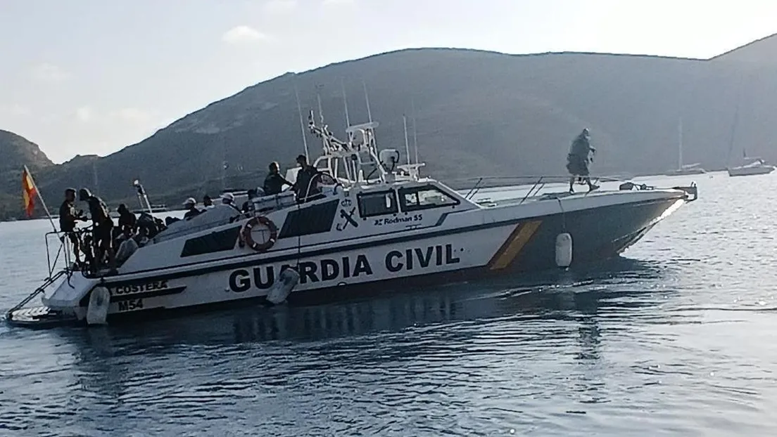 La Guardia Civil localiza a 27 magrebíes que llegaron este miércoles en patera a una playa de Gualchos-Castell de Ferro (Granada)