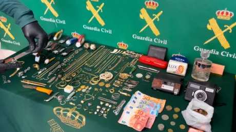 Detenidos dos argelinos por el robo de joyas y armas blancas en una vivienda en Berriozar (Navarra) - diciembre 2024