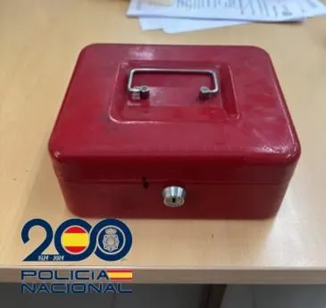 La caja de recaudación robada por el individuo