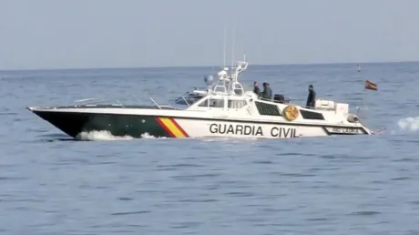 Una patera con nueve magrebíes a bordo ha llegado este jueves a una playa de Polopos (Granada) - diciembre 2024