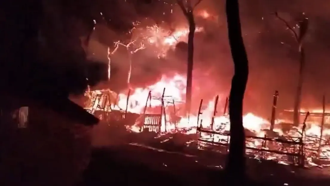 Un incendio destruye alrededor de 120 chabolas en un asentamiento de inmigrantes en Lucena del Puerto (Huelva)