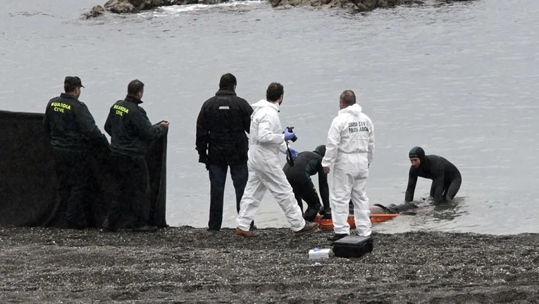 Hallado el cadáver de un magrebí de aproximadamente 20 años que intentó llegar a nado desde Marruecos hasta Ceuta