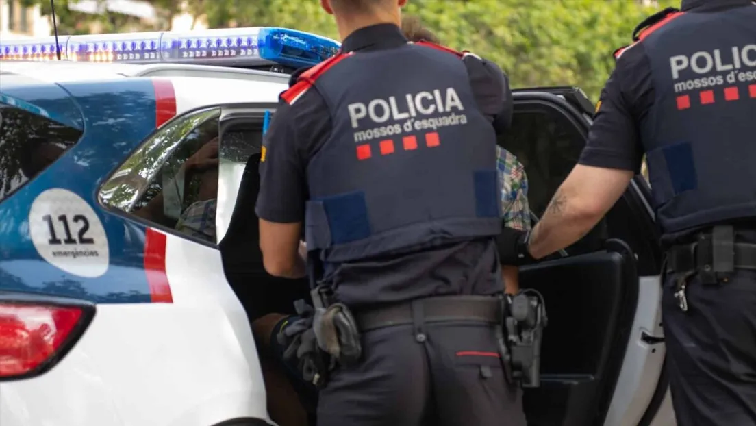 Cuatro magrebíes escapan de Salou con 160.000 euros y terminan arrestados en Tarragona tras chocar contra un coche de los Mossos