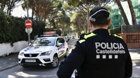 Cuatro adolescentes viajan desde Tarragona hasta Castelldefels y perpetran tres robos con cuchillo y tres allanamientos en una noche - enero 2025