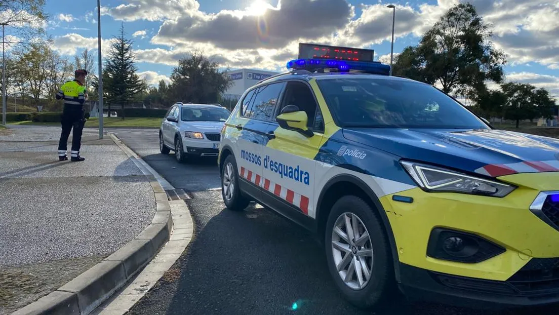 Tres marroquíes detenidos tras adelantar a un coche de los Mossos a gran velocidad en la autopista y encontrarles dos kilos de hachís