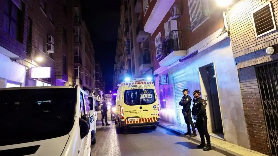 Apuñalan cerca del corazón a un joven extranjero en el barrio del Carmen de Murcia