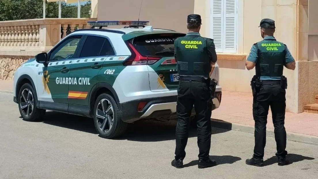 La Guardia Civil y la Policía Local detienen a un marroquí por robar en nueve vehículos de Turís (Valencia)