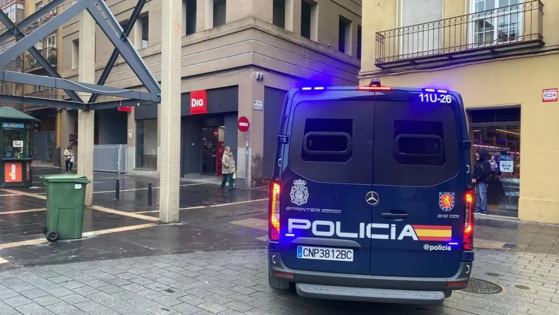 Piden cuatro años de cárcel para cuatro argelinos por robar en un supermercado y amenazar de muerte al vigilante