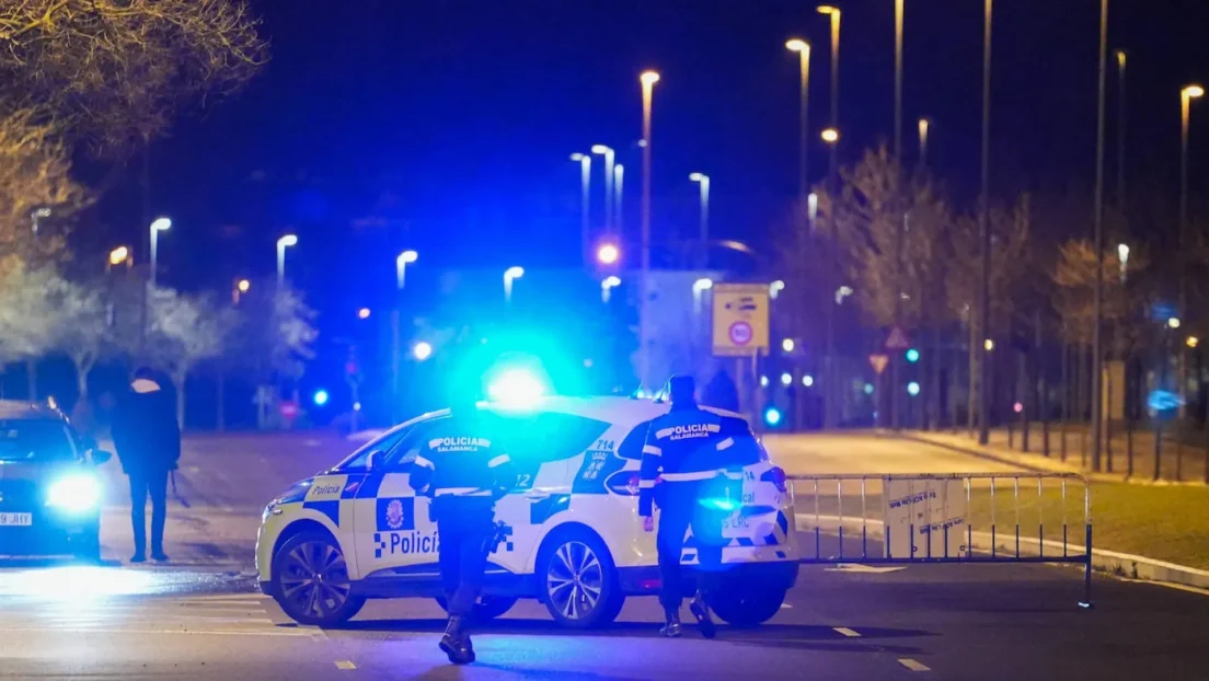 Dos jóvenes persiguen y ayudan a que la Policía detenga a un marroquí que le pegó un tirón de bolso a una chica en Salamanca