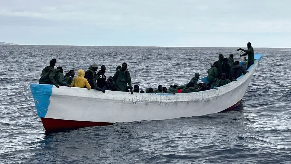 Un cayuco con 73 ocupantes llega a El Hierro y eleva a 134 los inmigrantes arribados en Canarias en las últimas horas