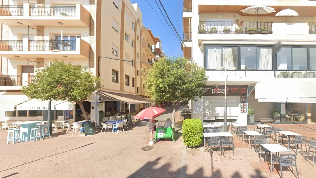 Un marroquí de 68 años condenado a cinco años de prisión por intentar atropellar y quitarle la vida a un hombre en la terraza de un bar de Jávea