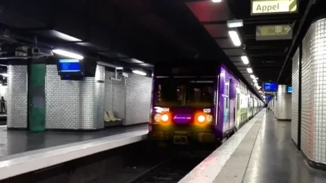 Detenido un sudanés por intento de homicidio en una estación de tren en Francia tras patear a una joven a las vías con el tren llegando - febrero 2025