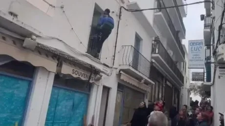 Los vecinos de San Antonio Abad (Ibiza) logran desalojar a los okupas magrebíes con el apoyo de la Guardia Civil y la Policía Local - marzo 2025