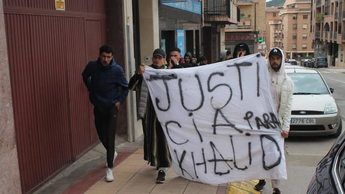 Alrededor de 25 marroquíes se manifiestan contra el atropello mortal de un marroquí por parte de un conductor brasileño en Huércanos (La Rioja)