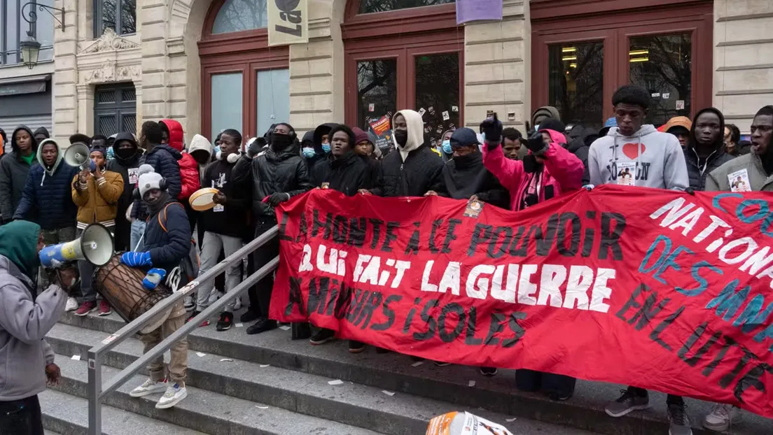 La Prefectura de Policía de París ordena el desalojo de más de 450 inmigrantes africanos que están okupando el Teatro La Gaîté Lyrique